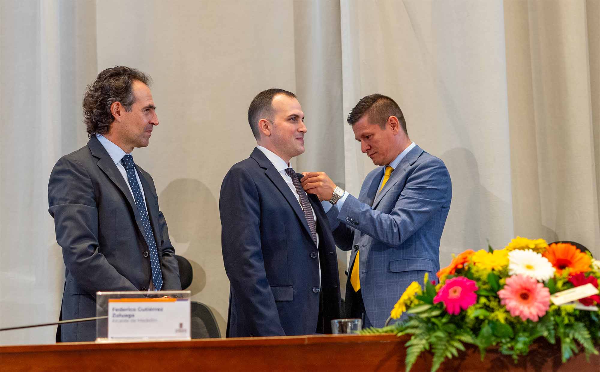 Alejo De Bedout se posesiona como concejal de Medellín