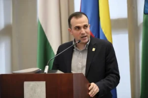 Alejandro De Bedout presidente del Concejo de Medellín, en sesión plenaria